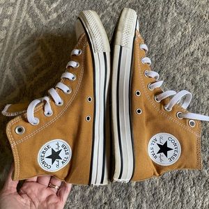 Chuck Taylor Allstar Converse high tops. Worn twice. Size 9
